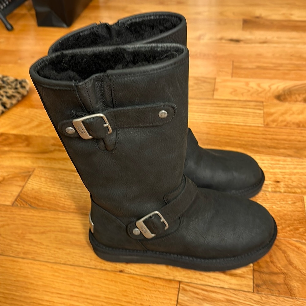 UGGS